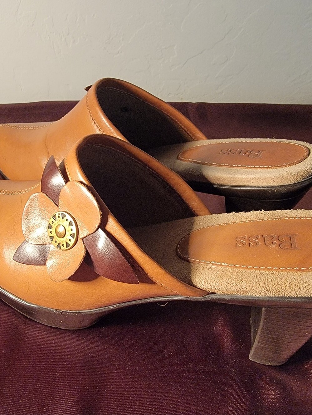 Bass Women's Tan Leather Mule with Brown Floral Accent